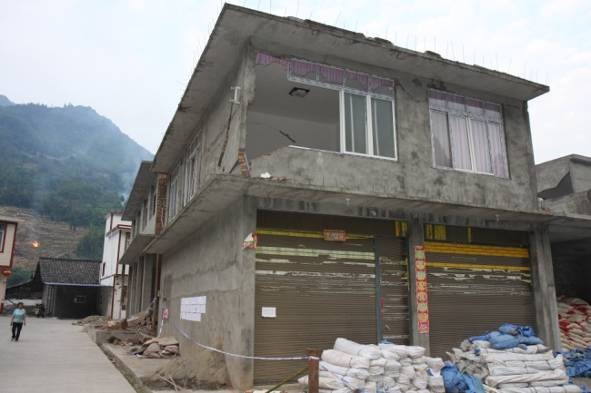 王涛_图4 (b)构造柱竖向分布不规则Vertical irregularity of constructional columns
