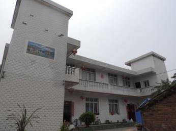 王涛_图9(a) IX度区几乎完好的砖混民居Almost perfect masonry residential buildings in IX region