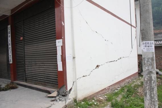 王涛_图11(a) IX区民居建筑破坏 Seismic damage of masonry residential buildings in IX region