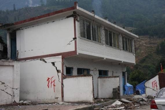 王涛_图11 (b) IX区民居建筑破坏Seismic damage of masonry residential buildings in IX region